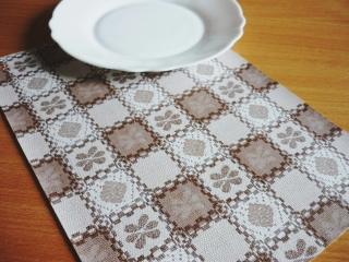 Ubrus PVC hnědá kostka s motivem